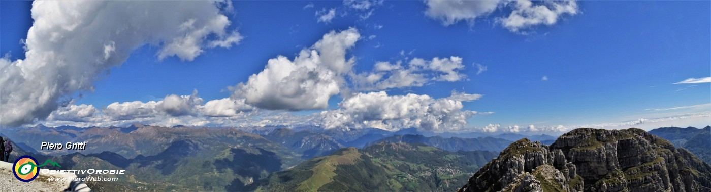 38 Oggi spettacolo di nubi in cielo verso le Orobie.jpg